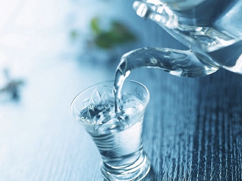 Nước tinh khiết không có khoáng chất tốt cung cấp cho cơ thể