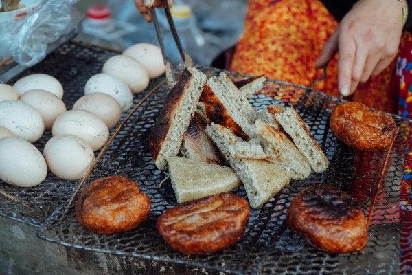 Bánh tam giác mạch là một đặc sản của vùng cao Hà Giang