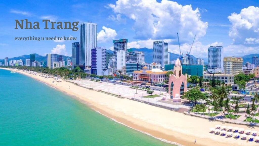 Khung cảnh toàn diện của bờ biển Nha Trang với nước biển trong xanh, bãi cát trắng trải dài, và thành phố hiện đại phía xa, điểm đến hấp dẫn trong top 10 trải nghiệm không thể bỏ lỡ tại Nha Trang.