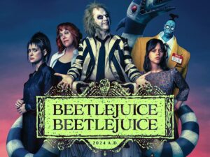 Trung tâm bức ảnh là nhân vật Beetlejuice với trang phục sọc đen trắng đặc trưng, cùng biểu cảm kỳ quái.