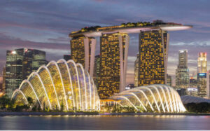 Hình ảnh về Marina Bay Sands vào ban đêm không chỉ là một bức tranh tuyệt đẹp mà còn là biểu tượng cho sự phát triển của một thành phố thông minh. Singapore, với những tòa nhà chọc trời, hệ thống giao thông hiện đại và các công trình kiến trúc xanh, đã trở thành một trong những điểm đến hấp dẫn nhất thế giới. Thành phố này là một ví dụ điển hình về cách công nghệ 4.0, IoT và trí tuệ nhân tạo được ứng dụng để tạo ra một môi trường sống đô thị thông minh, bền vững và tiện nghi, nơi con người có thể tận hưởng cuộc sống hiện đại một cách trọn vẹn.