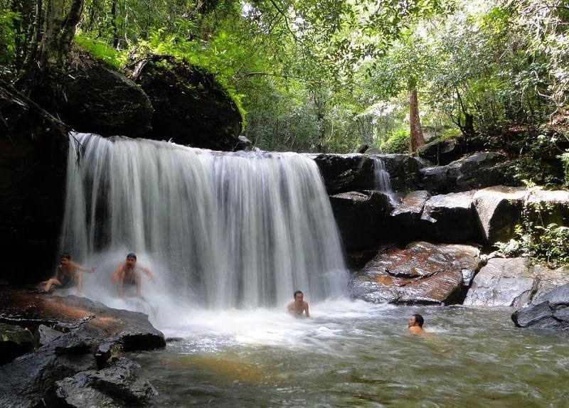 Thác Bạc Tam Đảo – nơi vẻ đẹp hoang sơ hùng vĩ và làn nước trong veo tạo nên một khung cảnh thiên nhiên kỳ diệu khiến bạn không thể rời mắt!